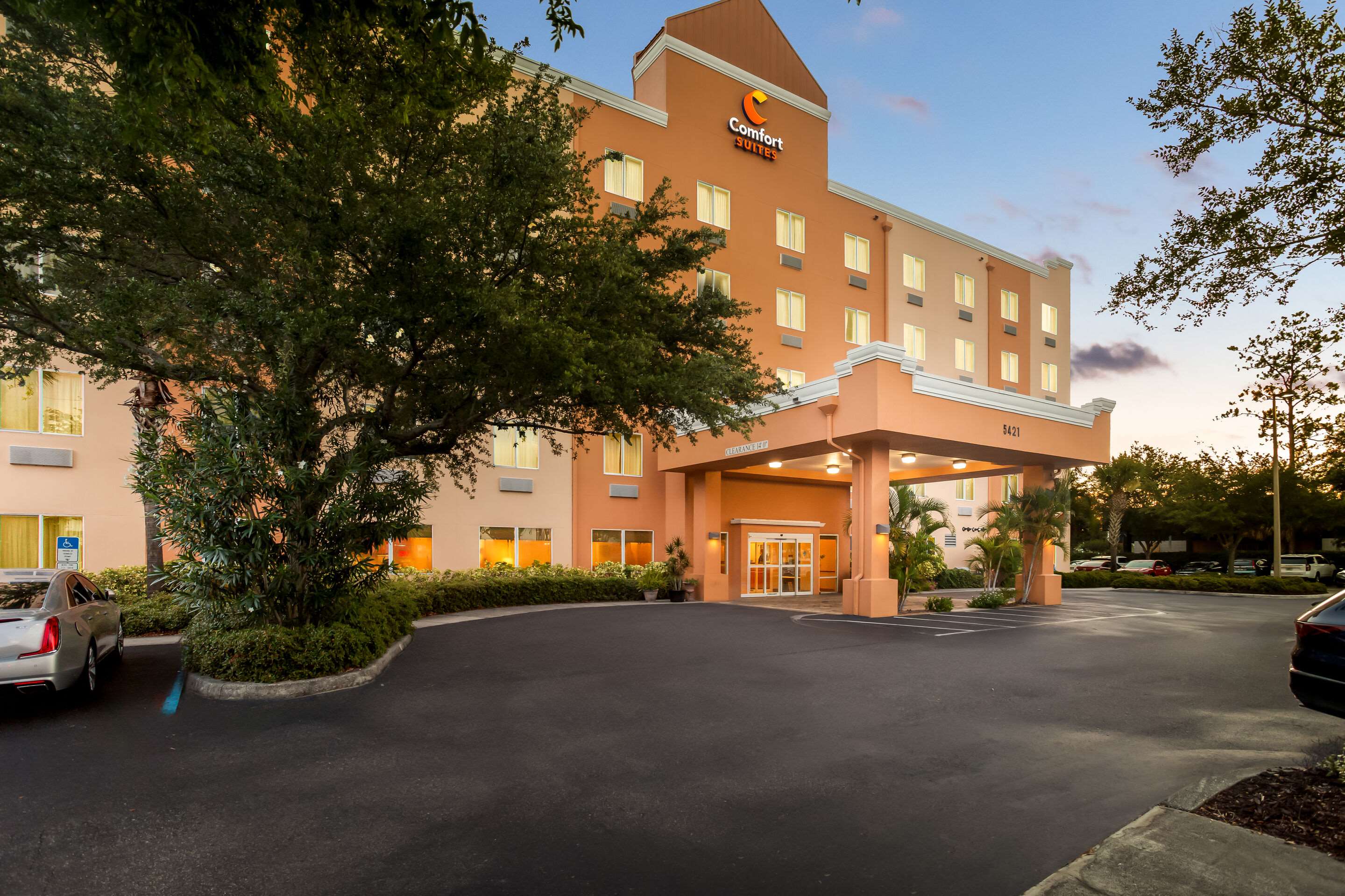 Hotel exterior | Comfort Suites Tampa Airport North