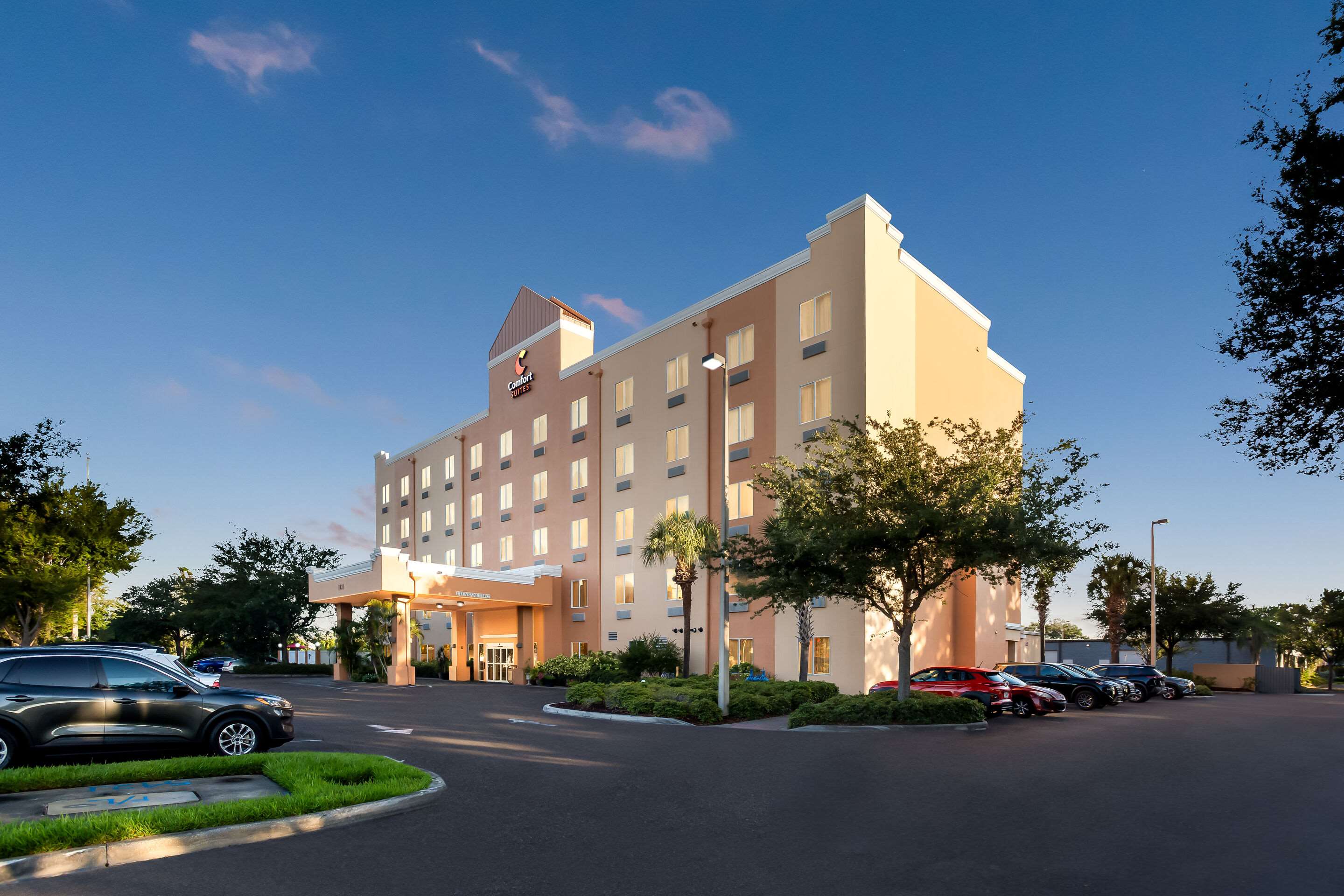 Hotel exterior | Comfort Suites Tampa Airport North