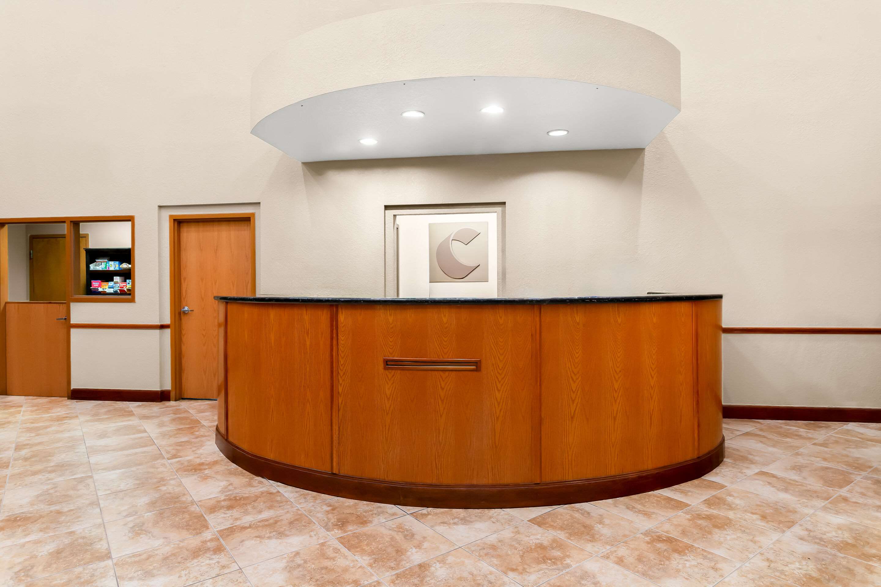 Front desk | Comfort Suites Tampa Airport North