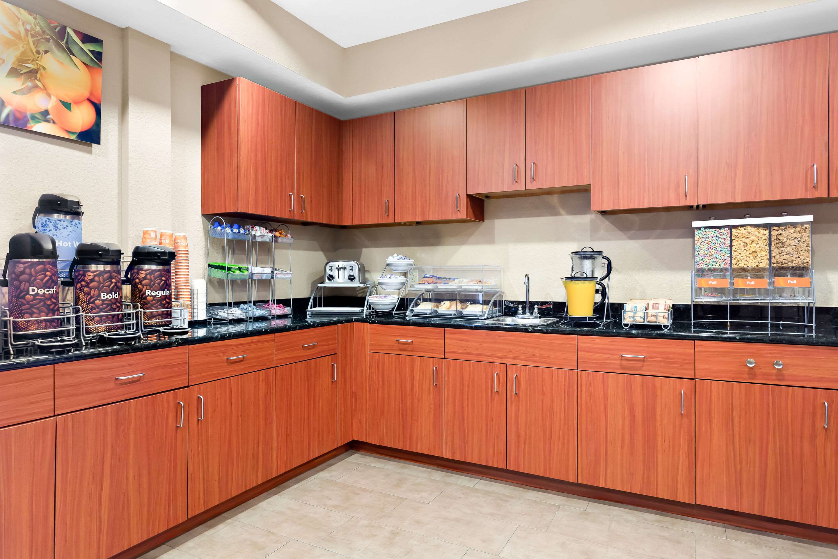Breakfast area | Comfort Suites Tampa Airport North