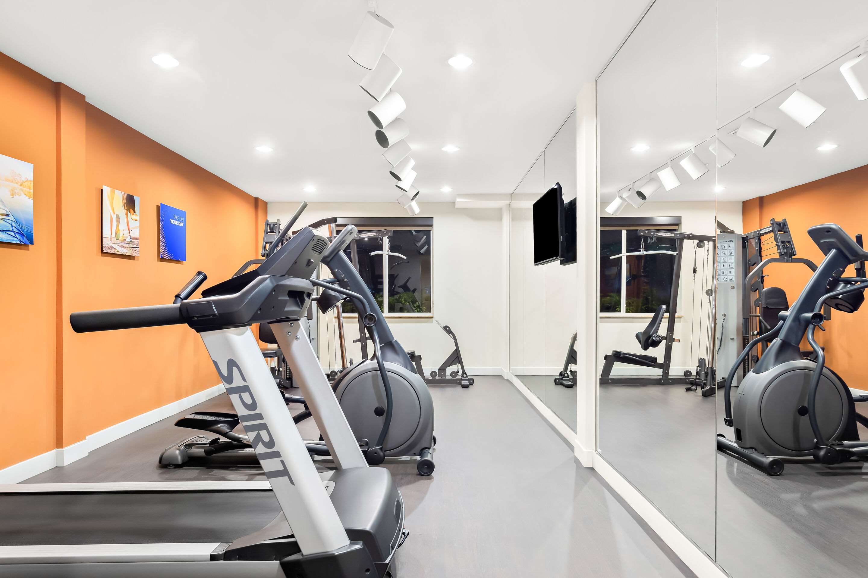 Exercise room | Comfort Suites Tampa Airport North