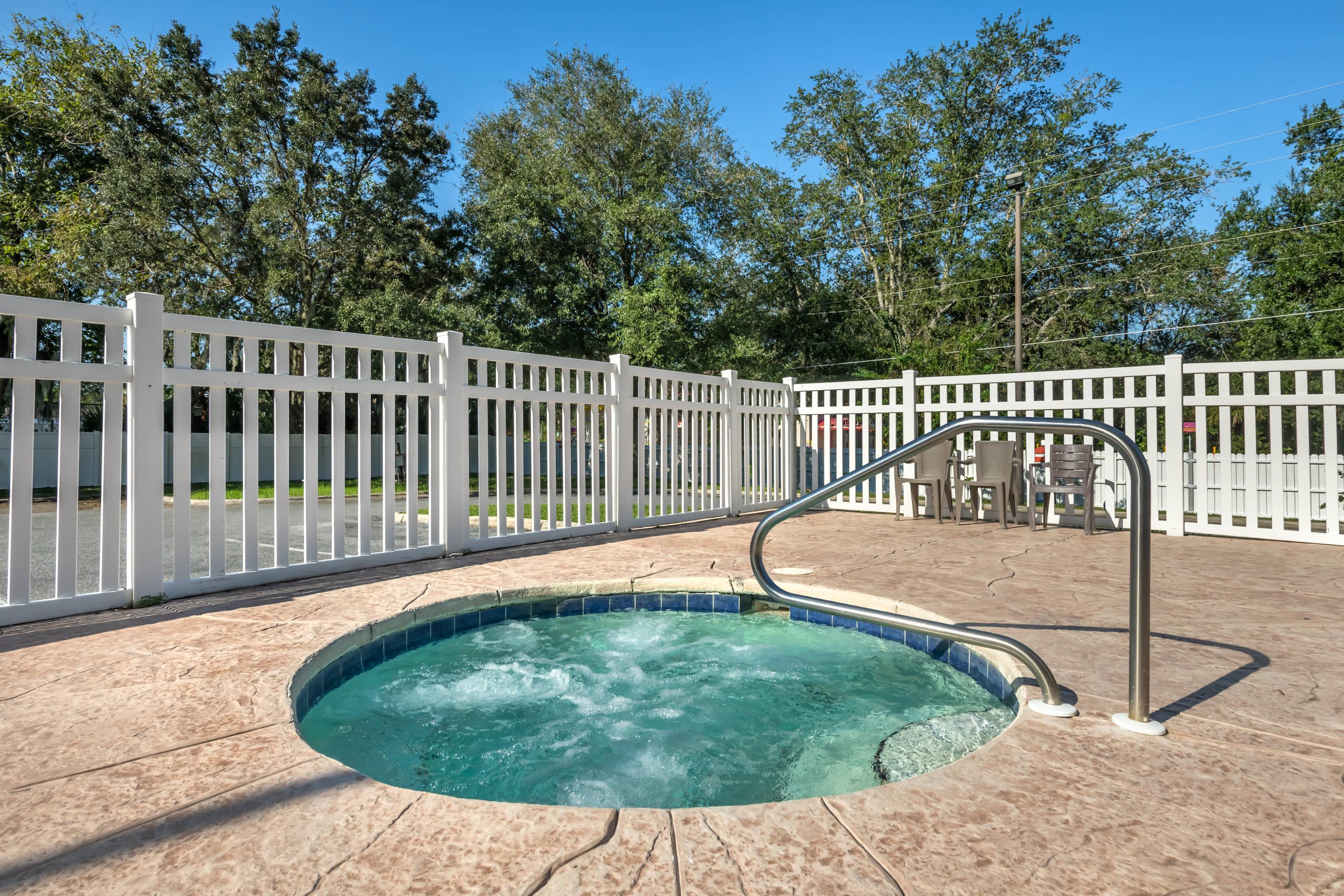 Outdoor pool | Comfort Suites Ocala North