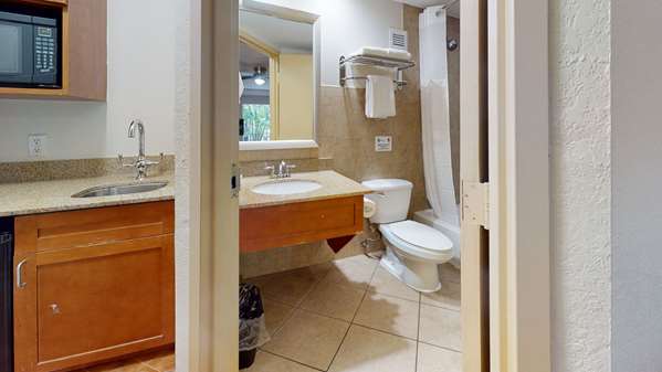  - Rodeway Inn & Suites Fort Lauderdale - I-95, Exit 25