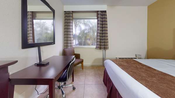  - Rodeway Inn & Suites Fort Lauderdale - I-95, Exit 25