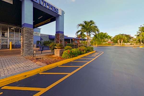 Exterior view - Rodeway Inn & Suites Fort Lauderdale - I-95, Exit 25