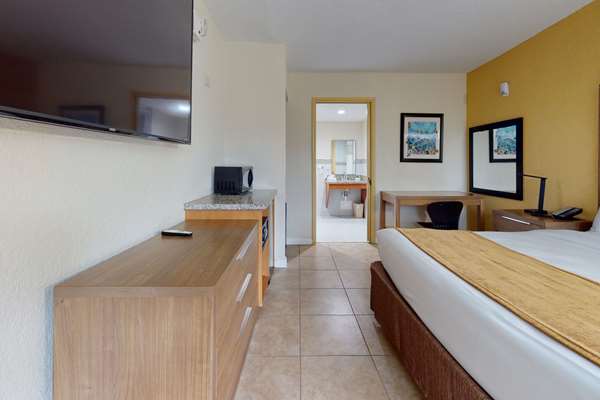  - Rodeway Inn & Suites Fort Lauderdale - I-95, Exit 25