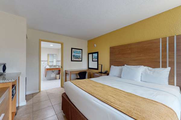  - Rodeway Inn & Suites Fort Lauderdale - I-95, Exit 25