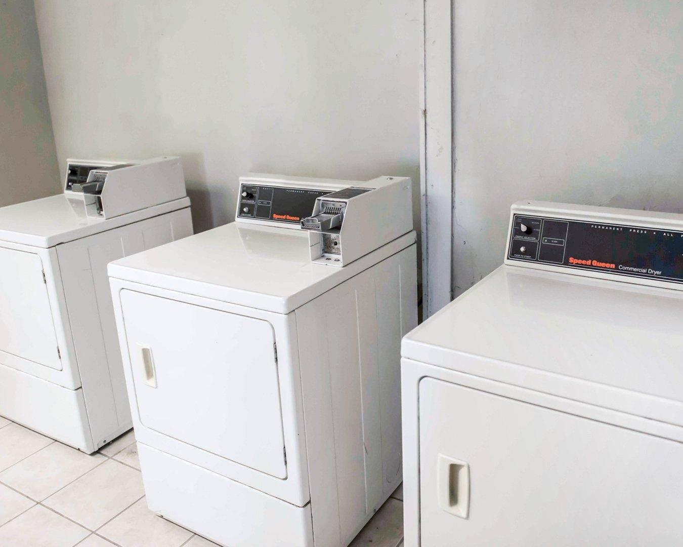 Guest laundry facilities | Suburban Studios Tallahassee near University