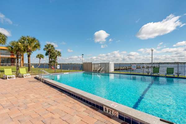 Pool - Quality Inn & Suites Riverfront Palatka