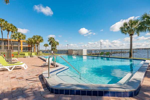 Pool - Quality Inn & Suites Riverfront Palatka