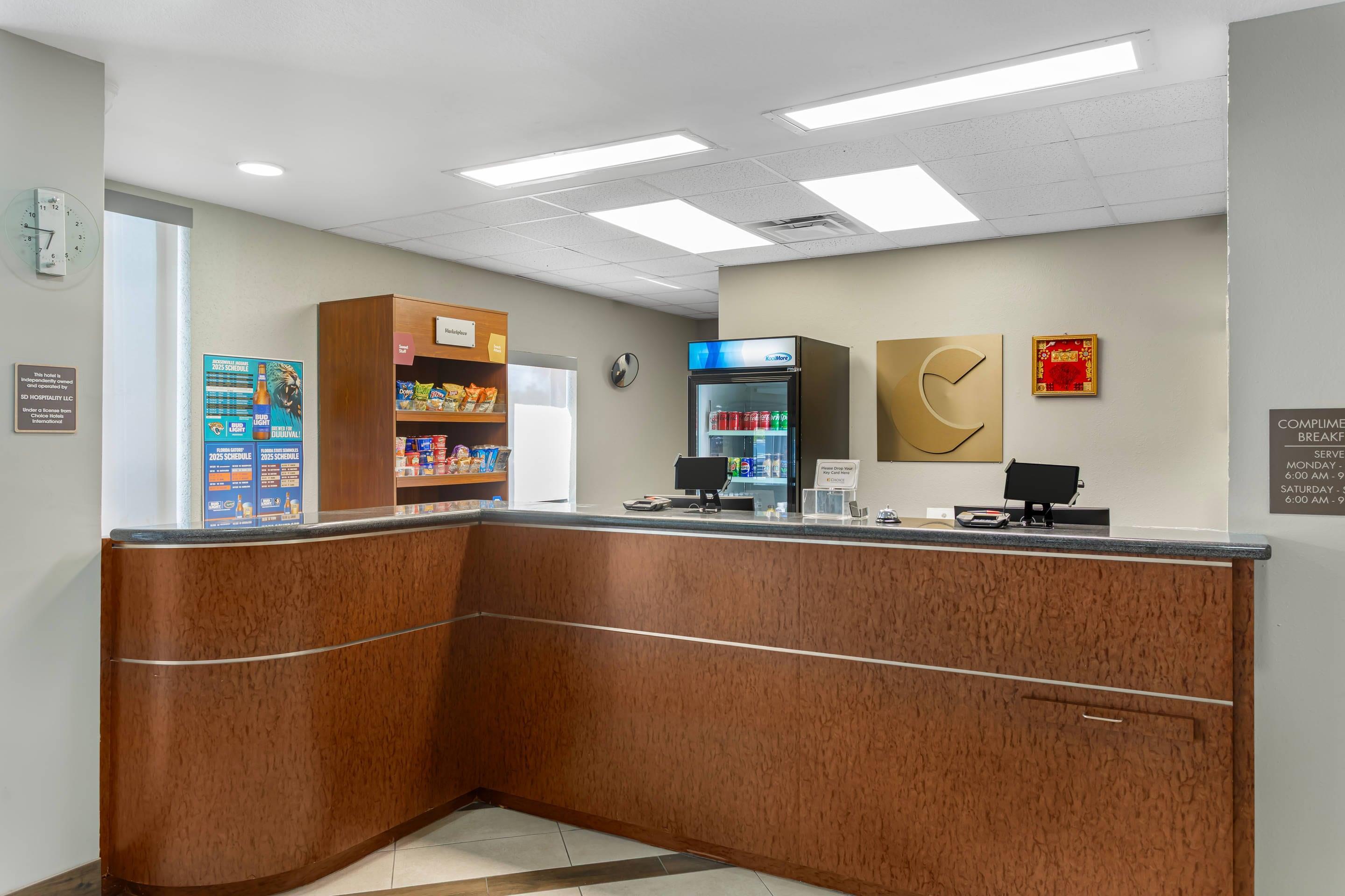 Hotel lobby | Comfort Suites West Jacksonville
