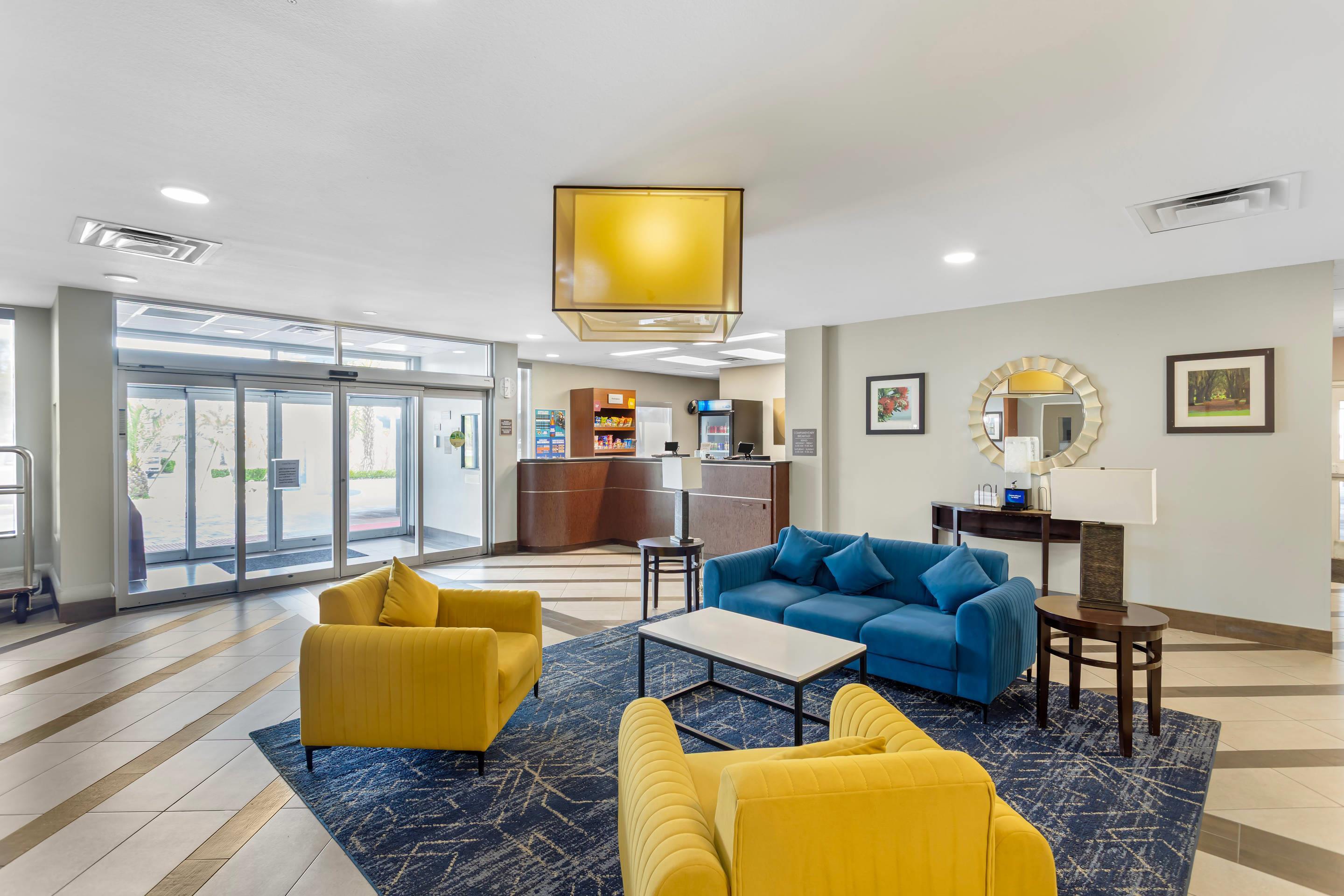 Hotel lobby | Comfort Suites West Jacksonville