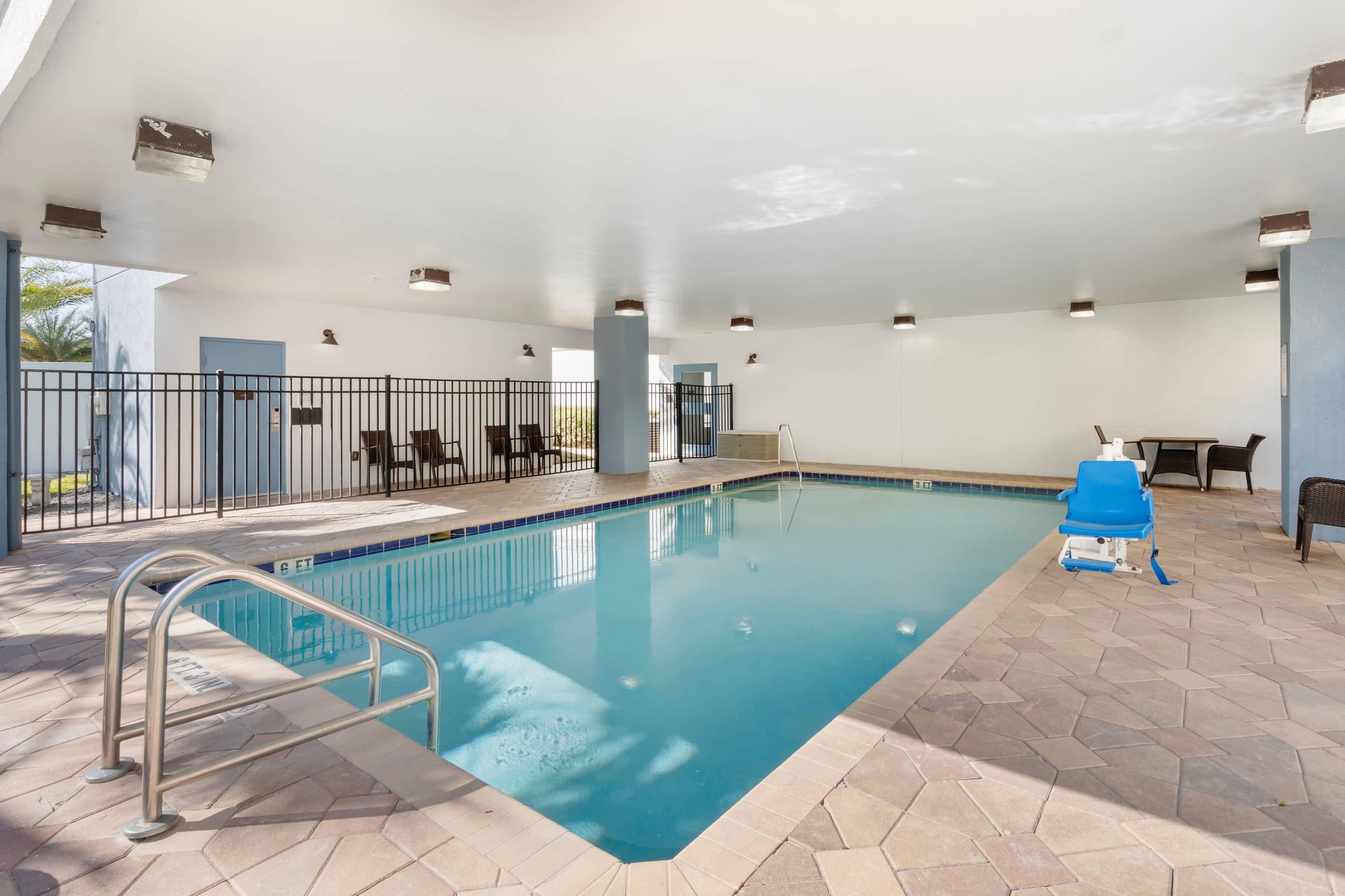 Indoor pool | Comfort Suites West Jacksonville