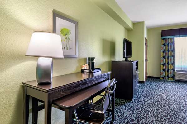  - Comfort Suites at Fairgrounds Tampa - I-4, Exit 7
