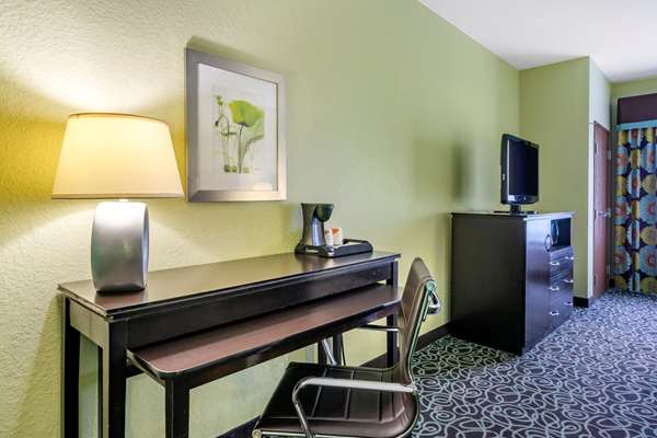  - Comfort Suites at Fairgrounds Tampa - I-4, Exit 7