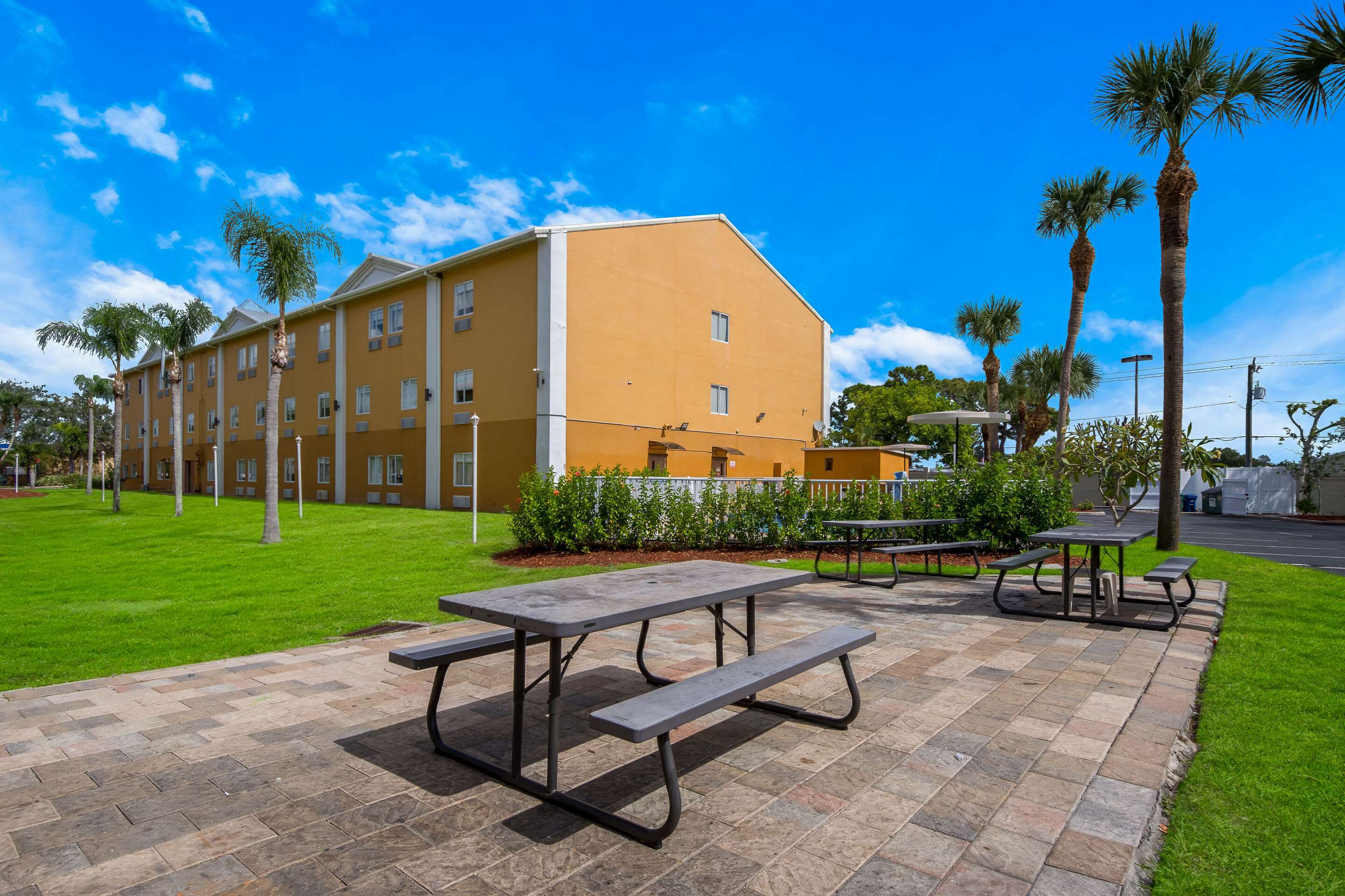 Hotel exterior | Quality Inn Sarasota I-75