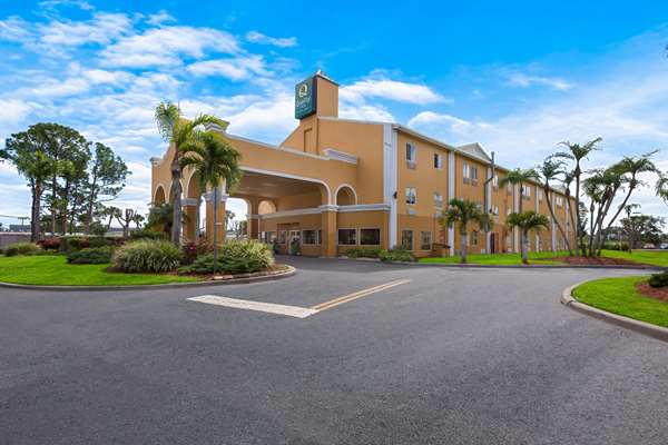 On-Site,Outdoor/Exterior,Exterior View of Building