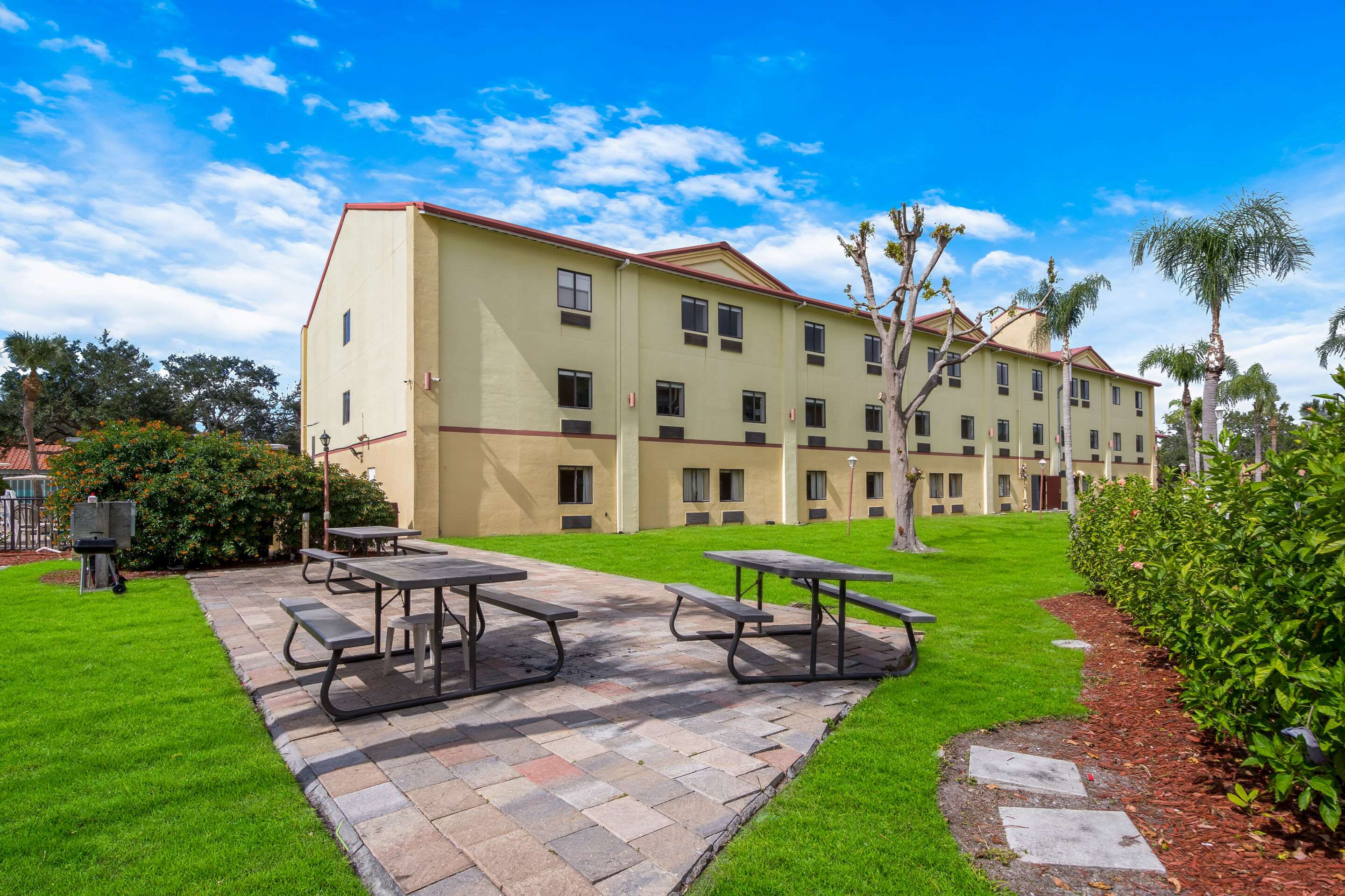 Hotel exterior | Quality Inn Sarasota I-75