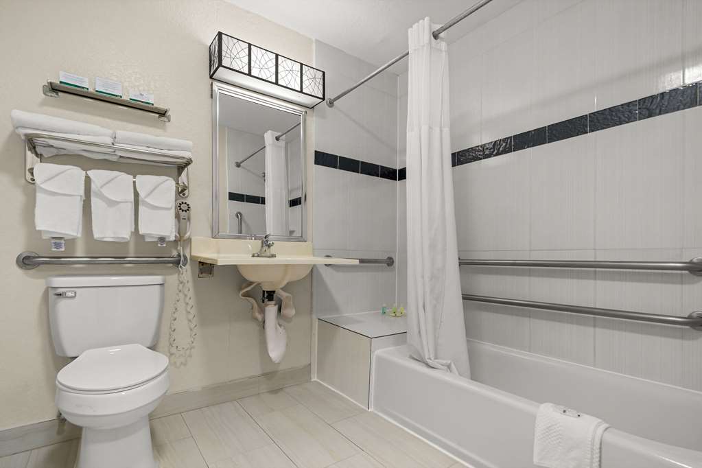 QUALITY INN SARASOTA I-75-guestroom-Guest Room,Bathroom,On-Site.jpg