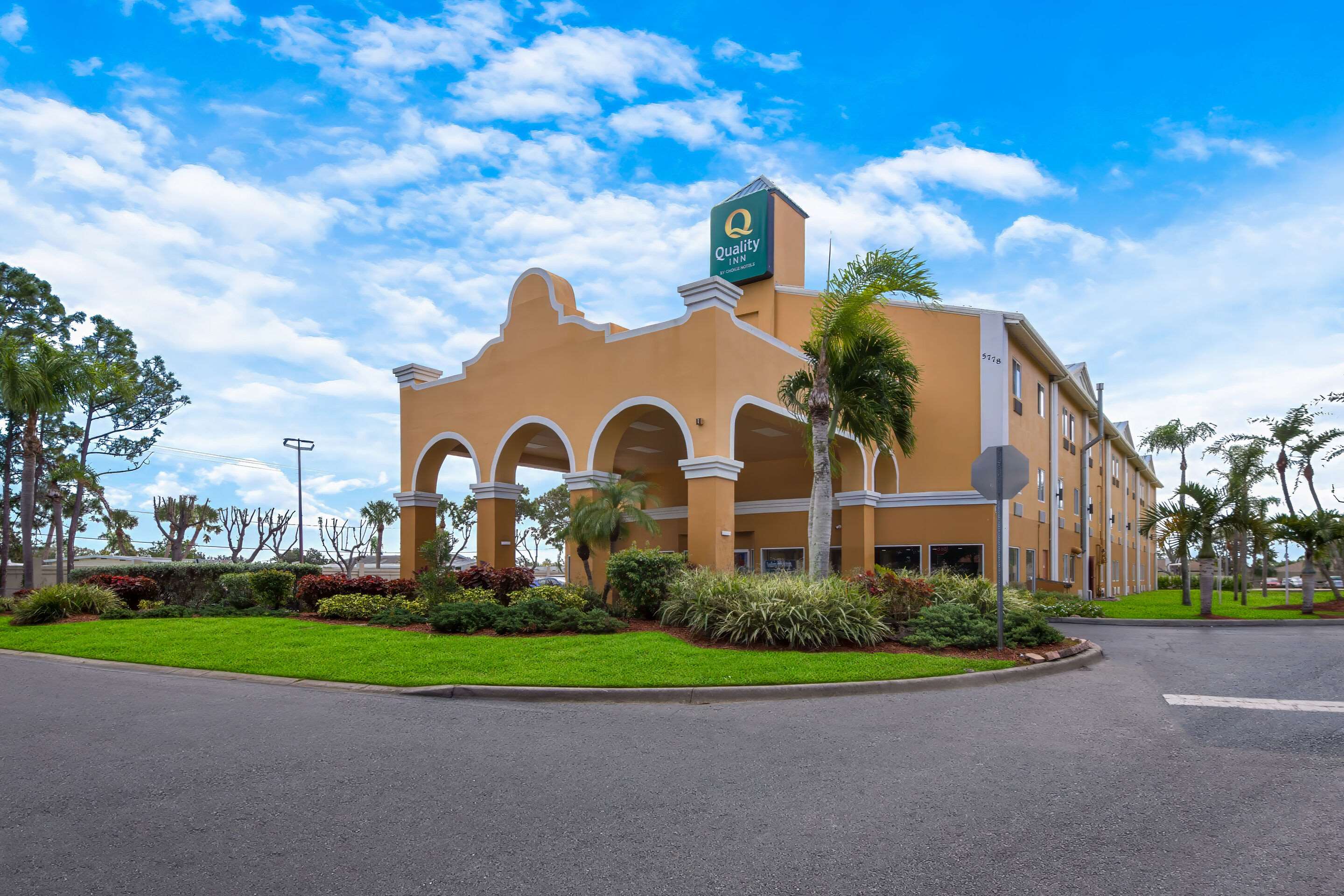 Hotel exterior | Quality Inn Sarasota I-75