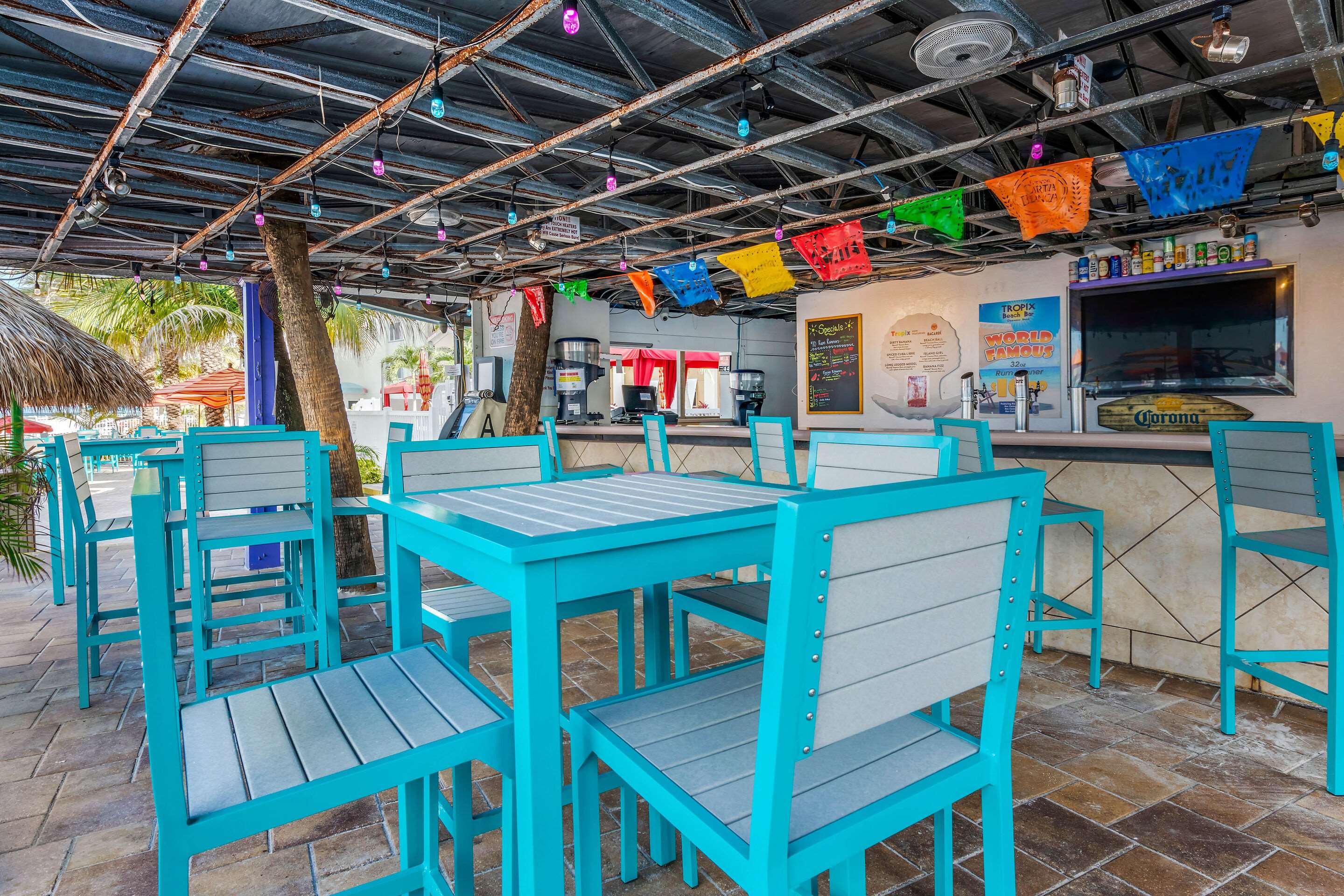Hotel bar | Winter the Dolphins Beach Club, Ascend Hotel Collection