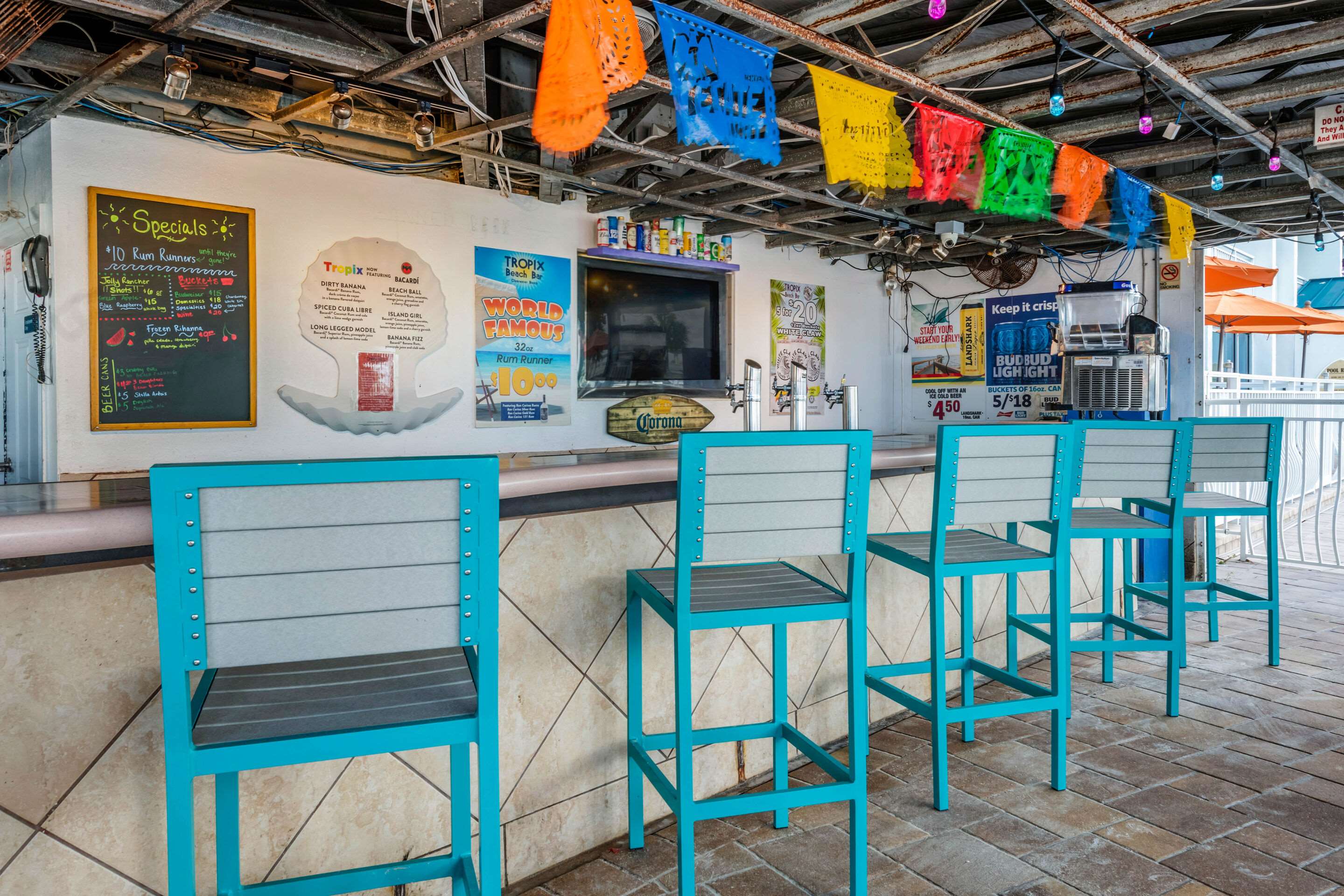 Hotel bar | Winter the Dolphins Beach Club, Ascend Hotel Collection