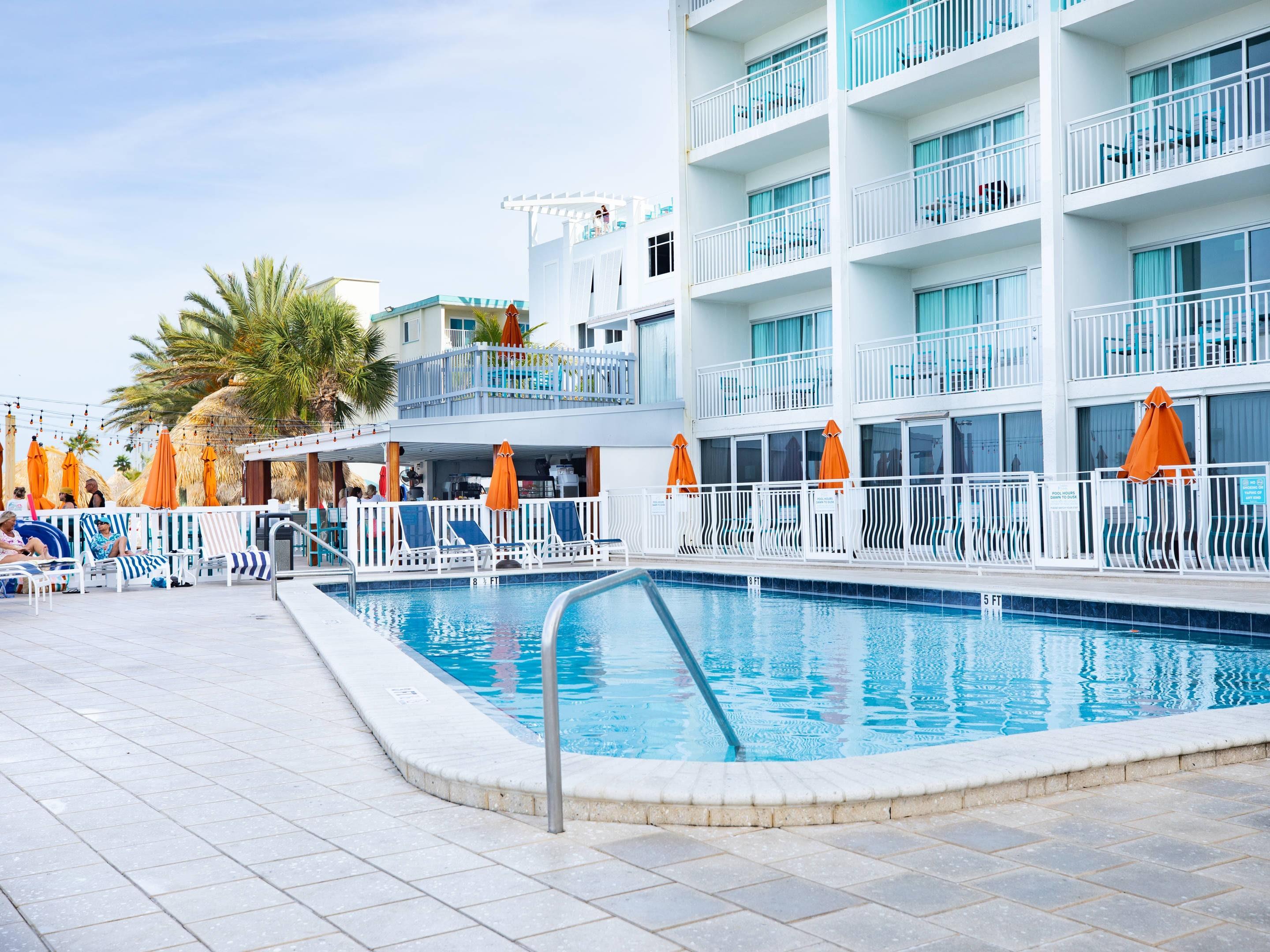 Outdoor pool | Winter the Dolphins Beach Club, Ascend Hotel Collection