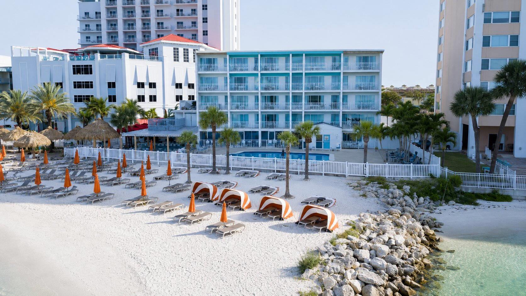 Hotel exterior | Winter the Dolphins Beach Club, Ascend Hotel Collection