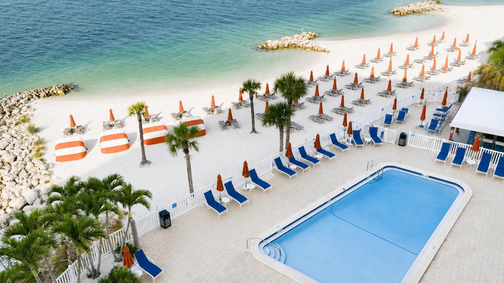 Outdoor pool | Winter the Dolphins Beach Club, Ascend Hotel Collection
