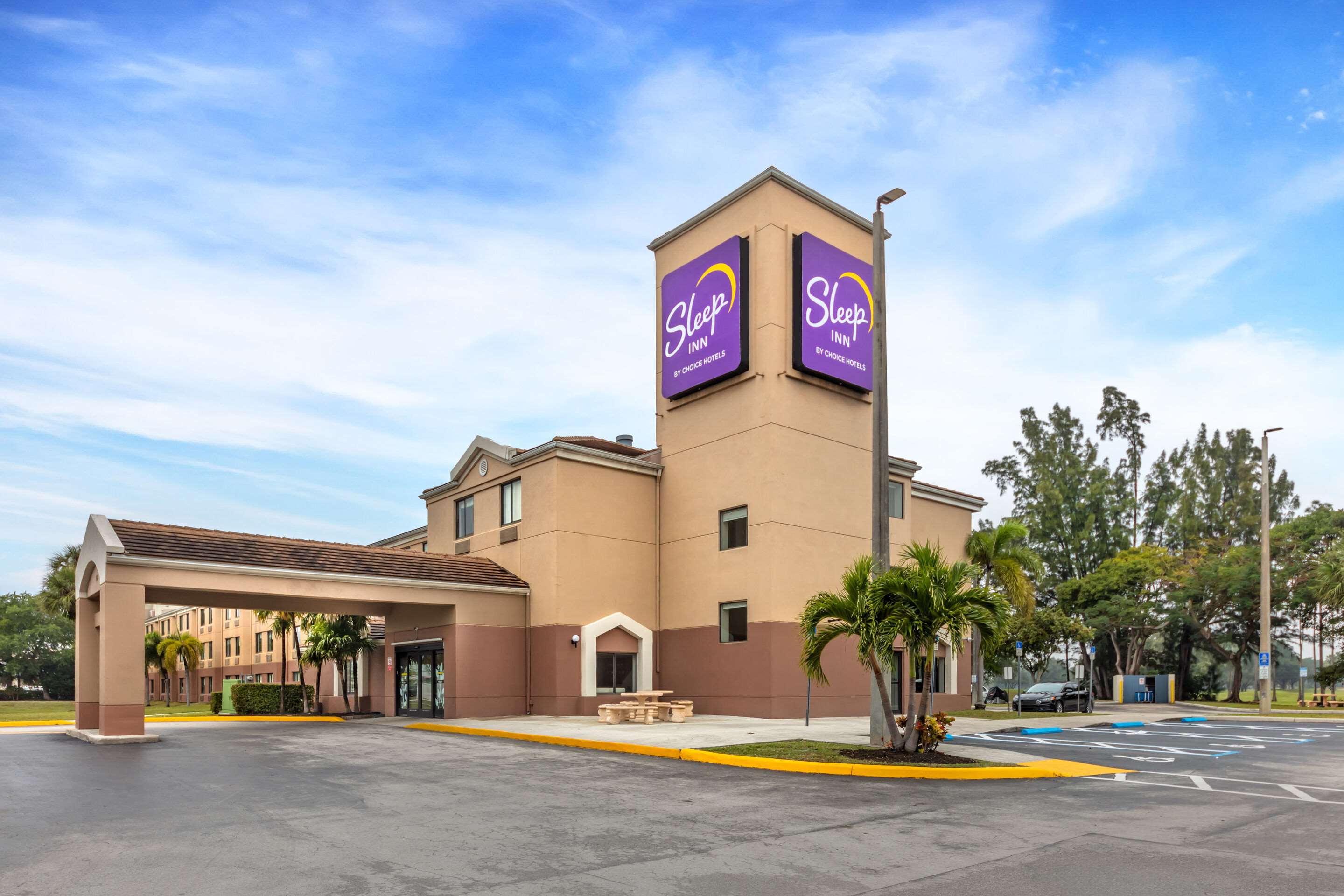 Hotel exterior | Sleep Inn Miami International Airport