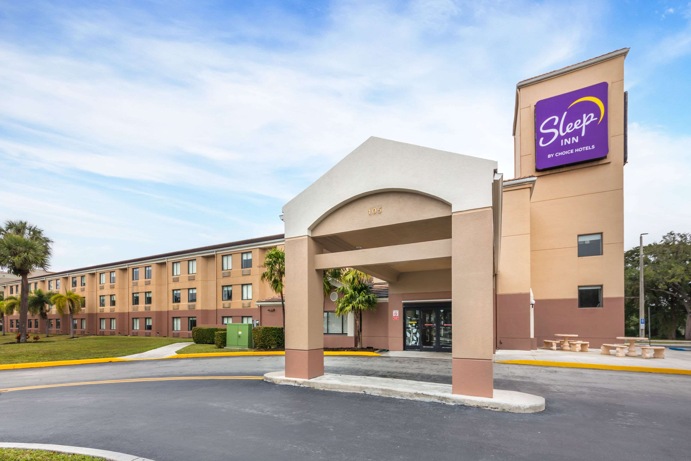 Hotel exterior | Sleep Inn Miami International Airport