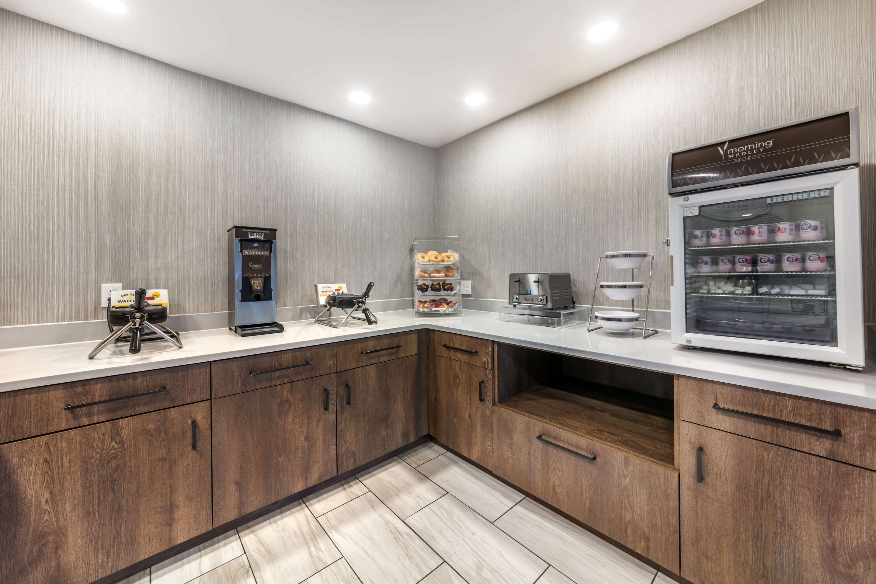 Breakfast area | Sleep Inn Miami International Airport