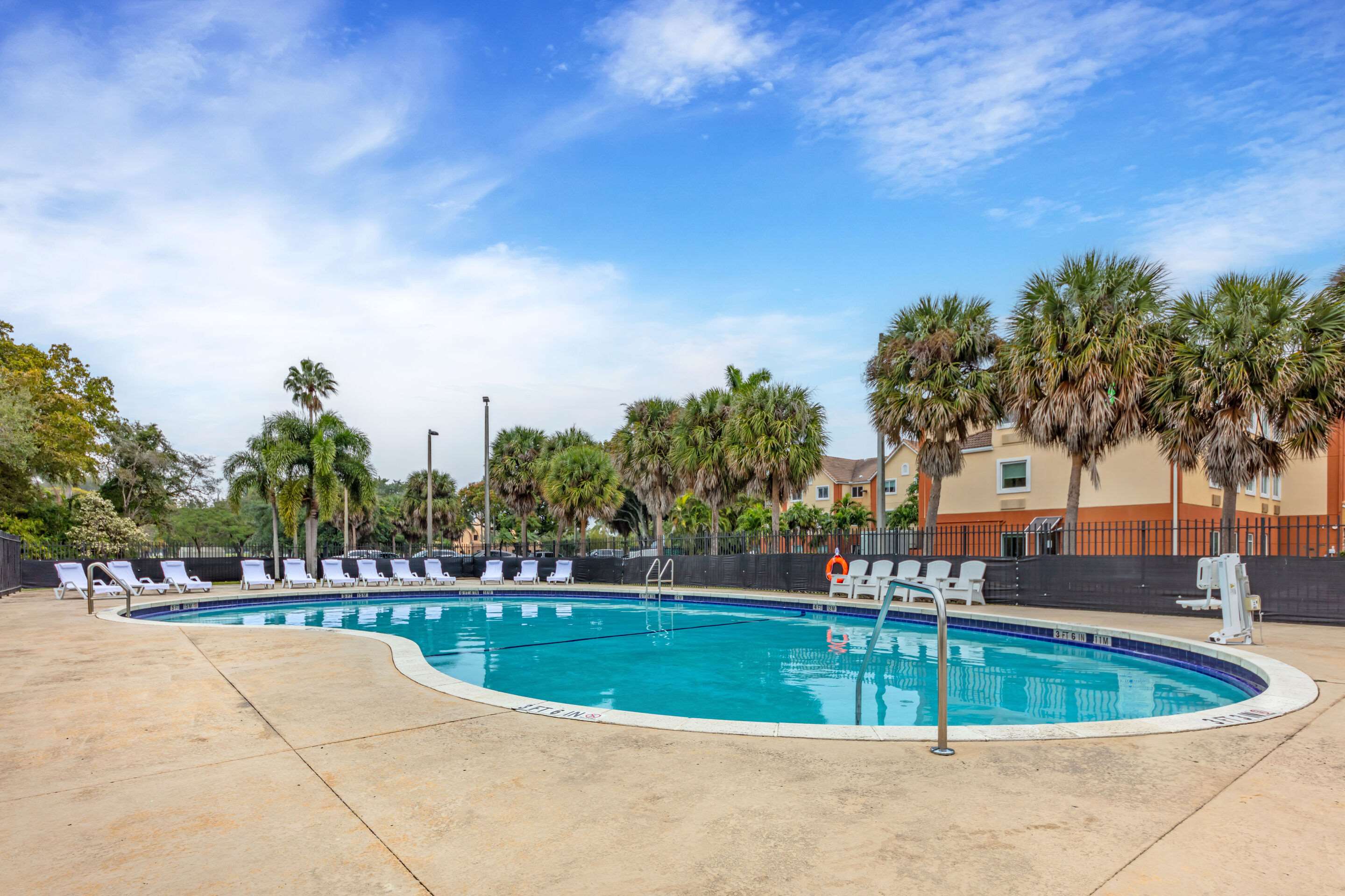 Outdoor pool | Sleep Inn Miami International Airport
