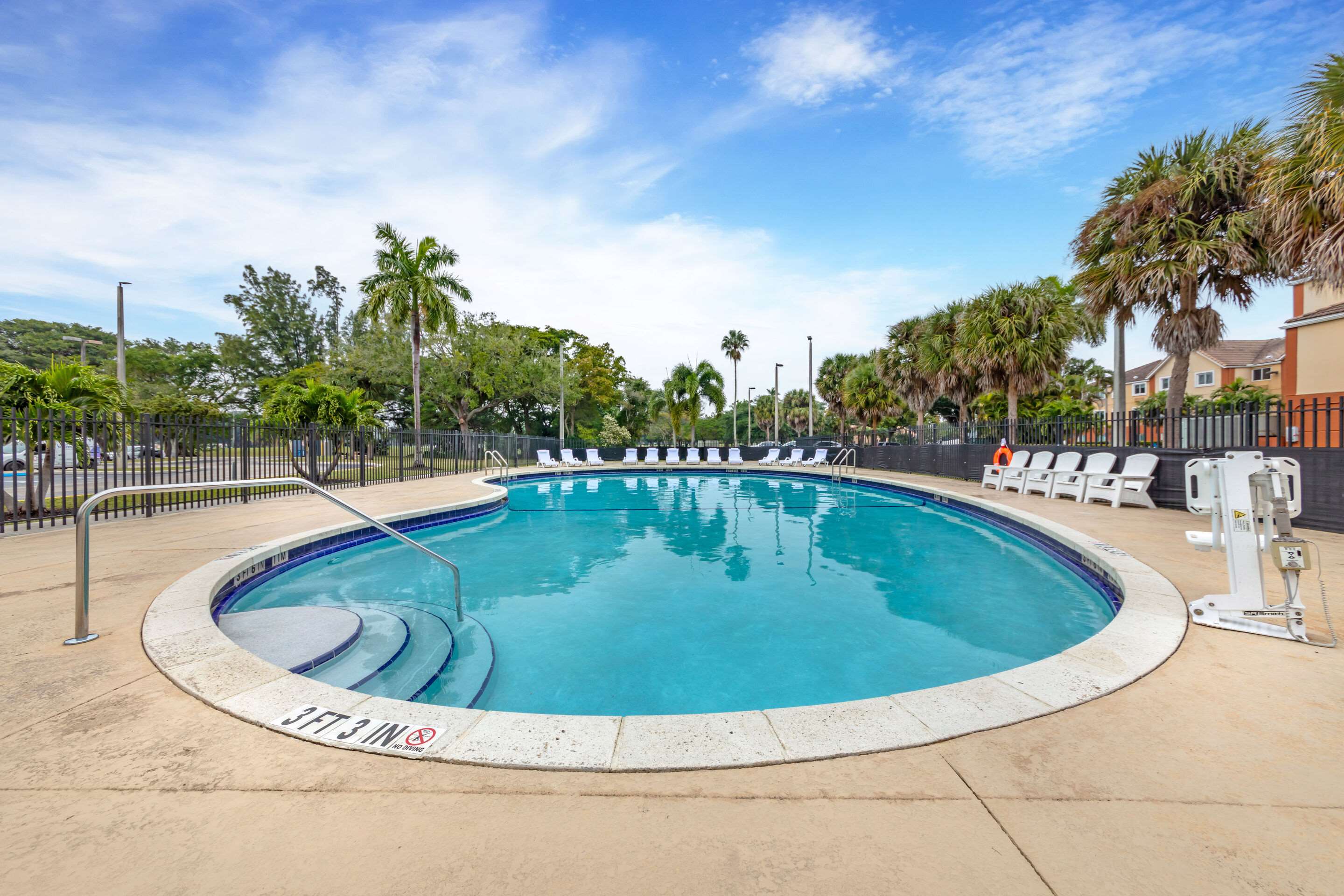 Outdoor pool | Sleep Inn Miami International Airport