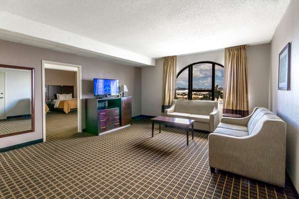 Suite - Clarion Inn & Suites Miami Springs