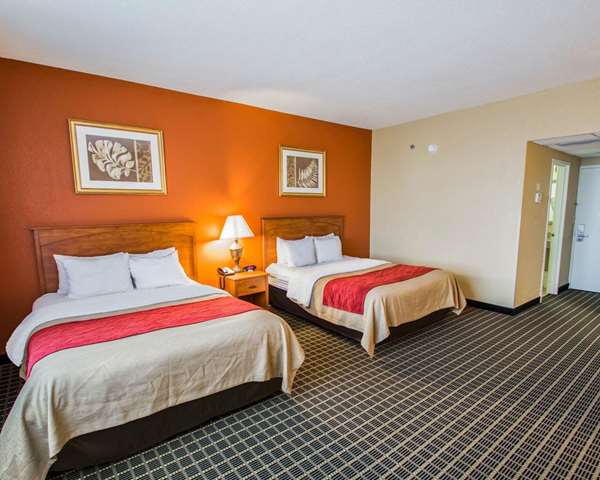 Suite - Clarion Inn & Suites Miami Springs