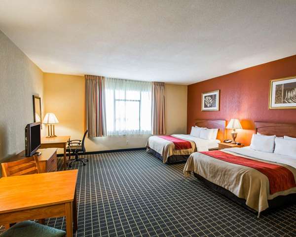 Suite - Clarion Inn & Suites Miami Springs