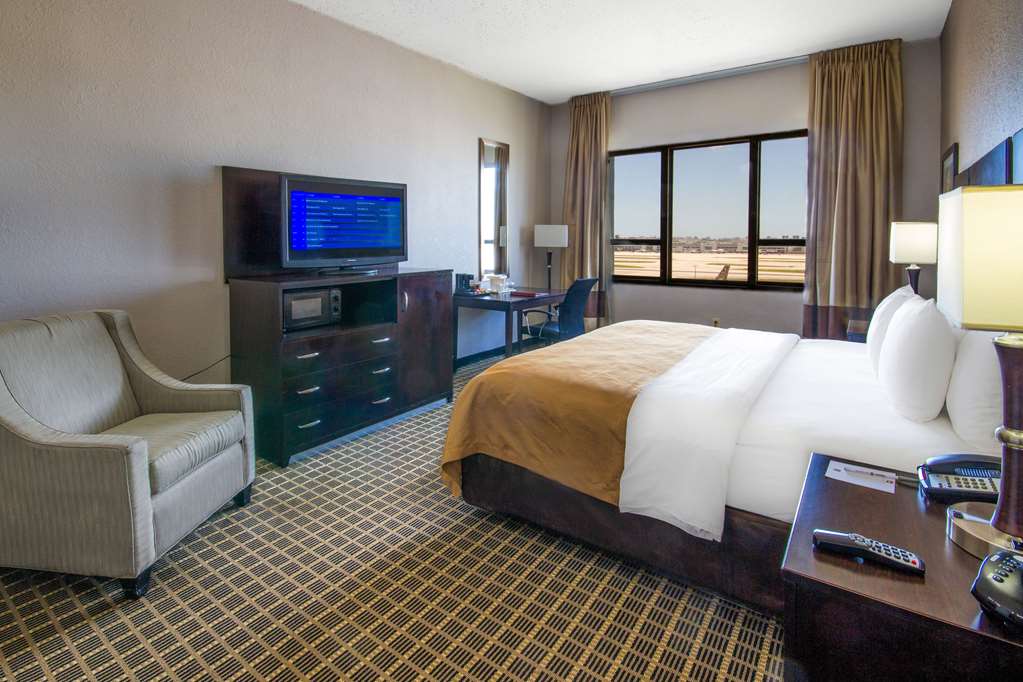 CLARION INN AND SUITES MIAMI INTERN-guestroom-Guest Room,On-Site.jpg