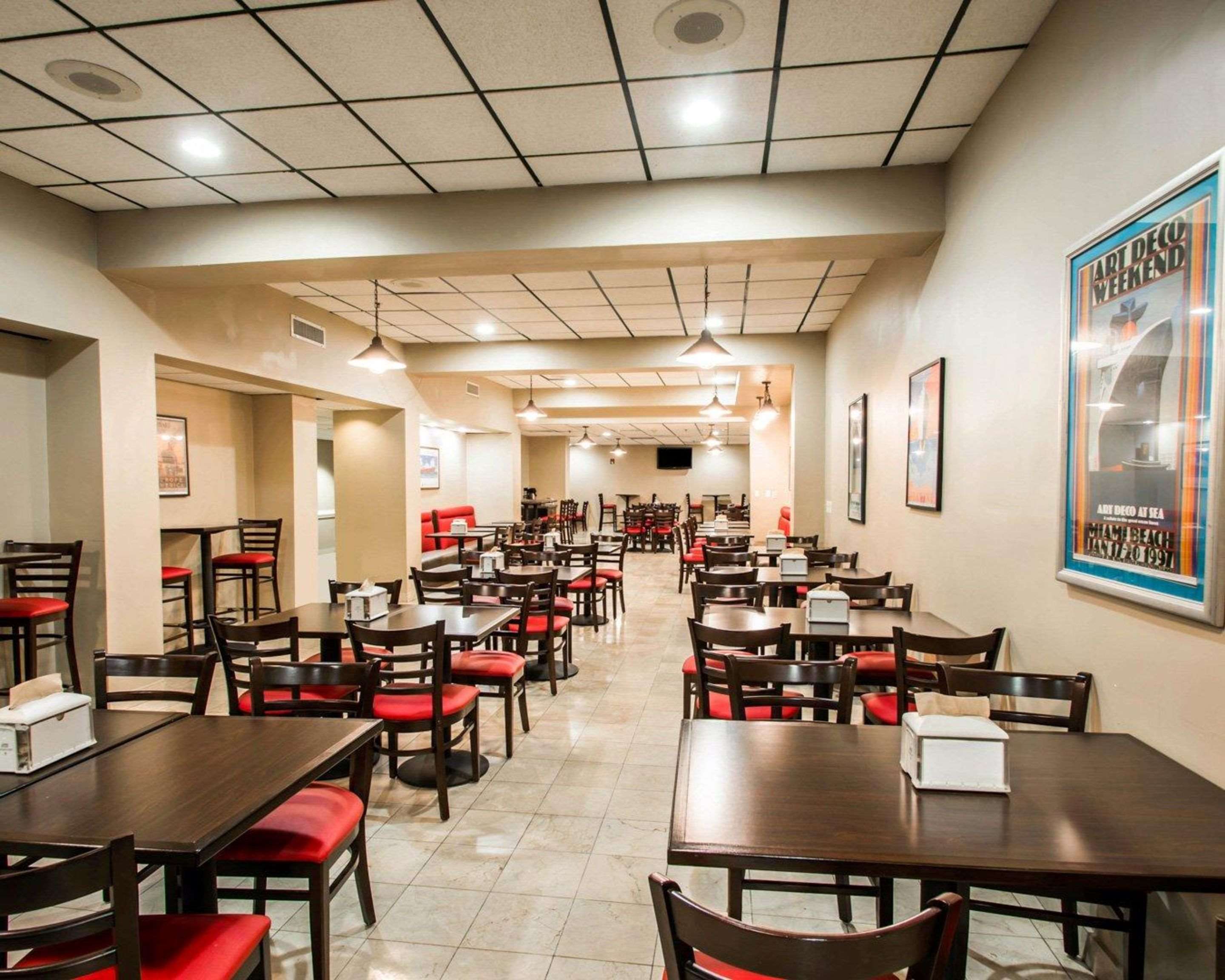 Breakfast area | Clarion Inn & Suites Miami International Airport