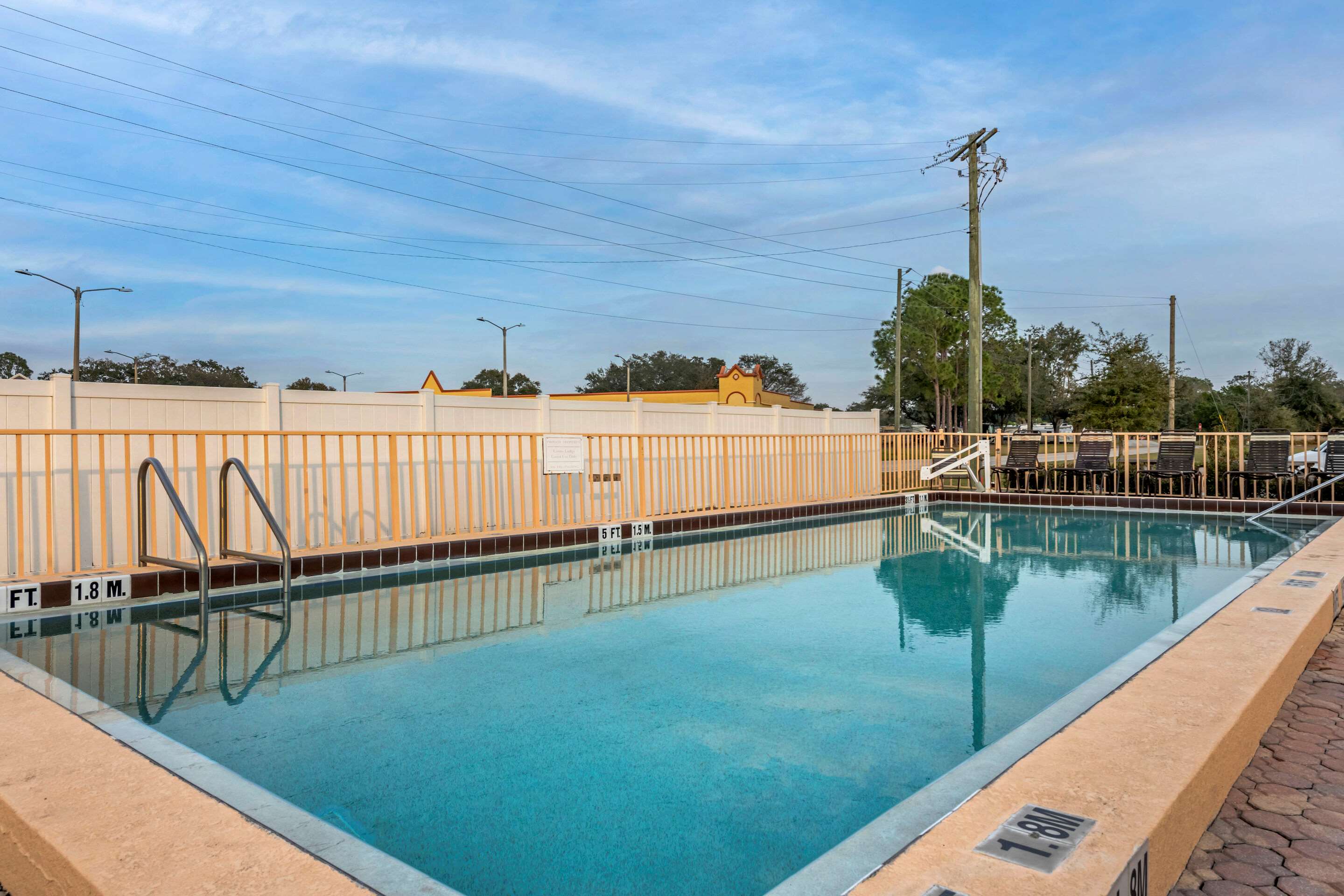Outdoor pool | Econo Lodge Inn & Suites Maingate Central