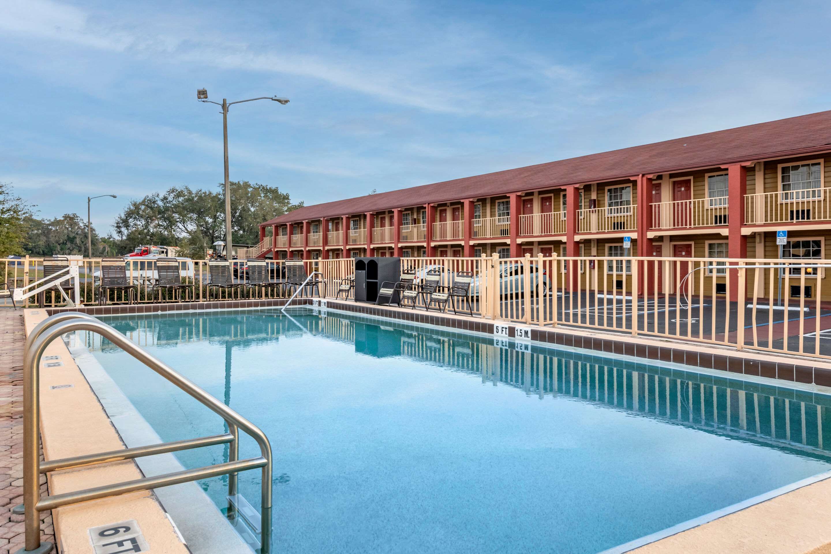 Relax by the pool | Econo Lodge Inn & Suites Maingate Central