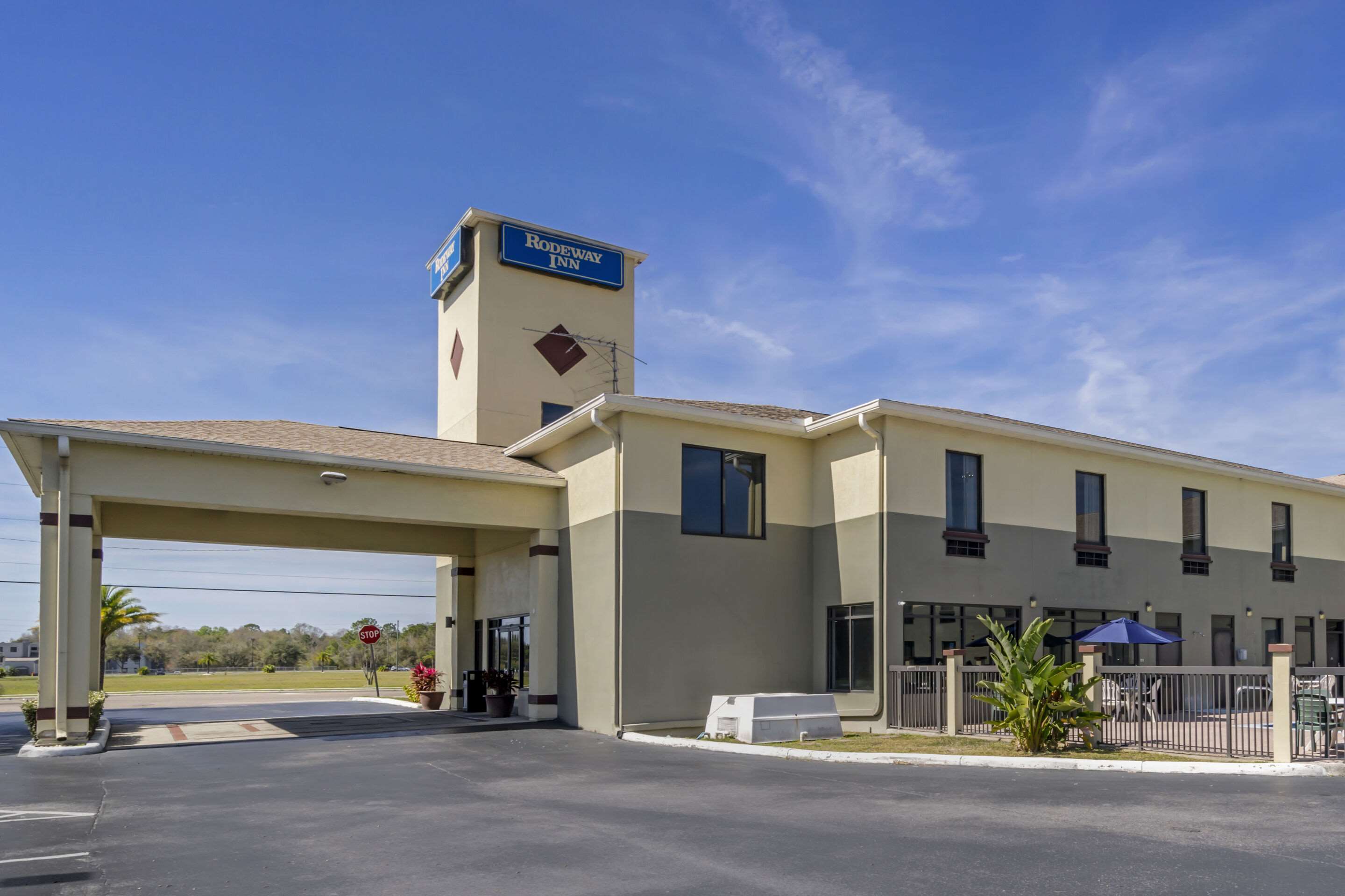 Hotel exterior | Rodeway Inn