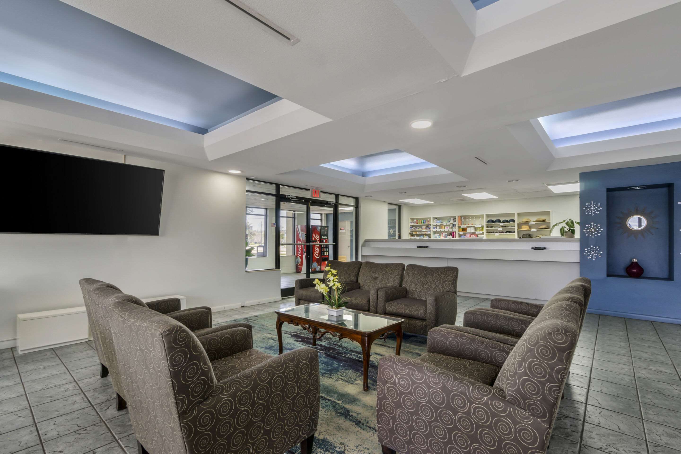 Lobby with sitting area | Rodeway Inn