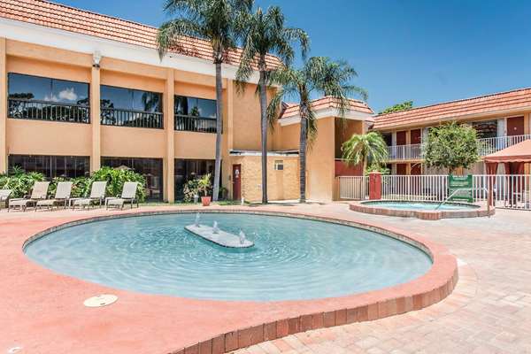 Pool - Quality Inn & Suites Conference Center New Port Richey