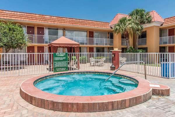 Pool - Quality Inn & Suites Conference Center New Port Richey