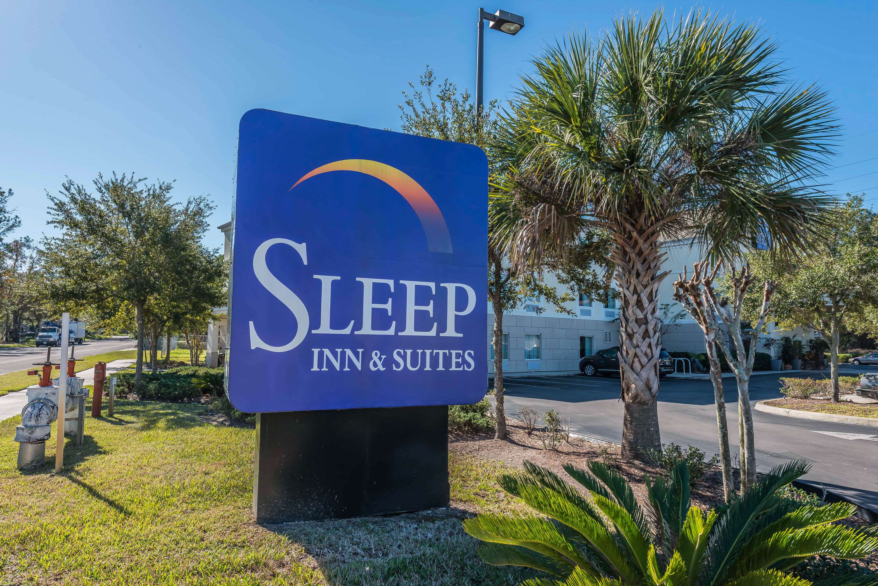 Hotel exterior | Sleep Inn & Suites University/Shands