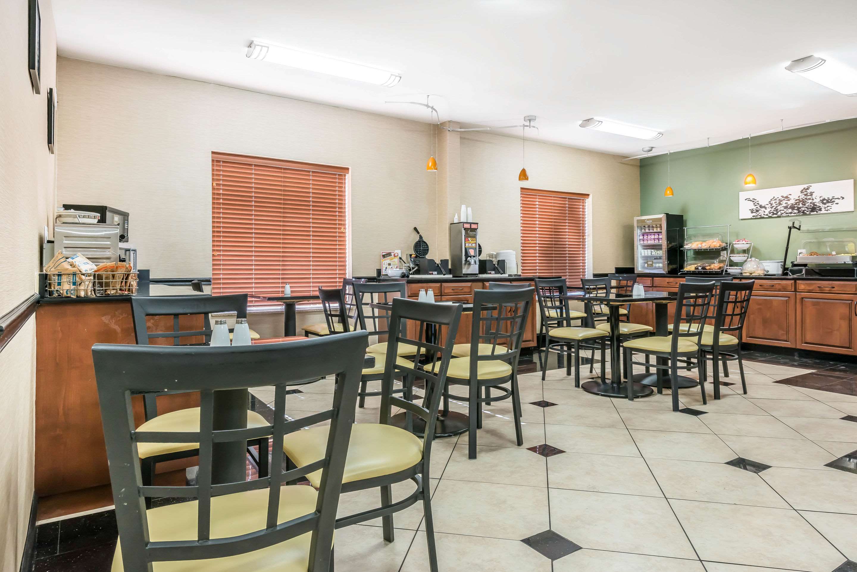 Breakfast area | Sleep Inn & Suites University/Shands