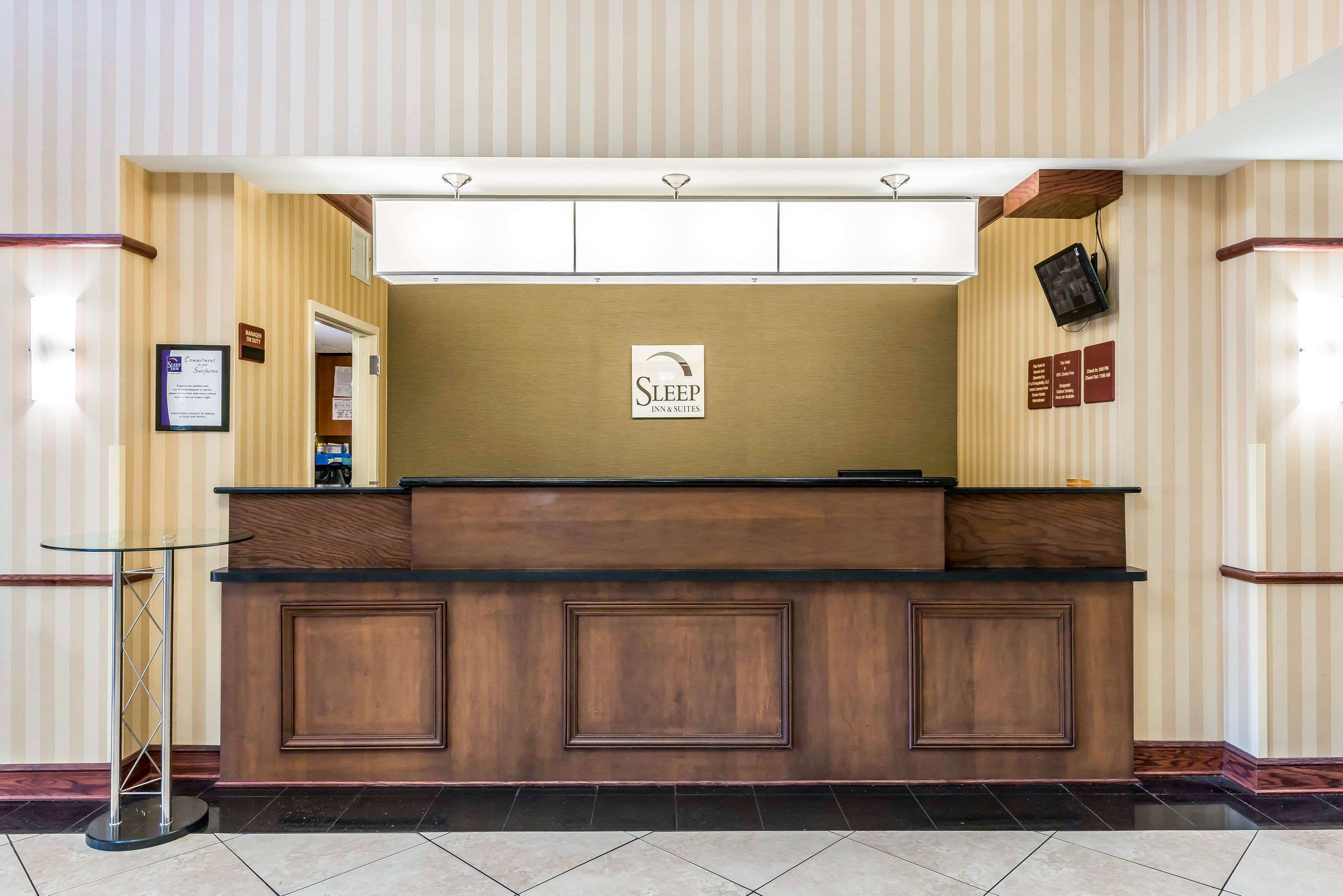 Hotel lobby | Sleep Inn & Suites University/Shands