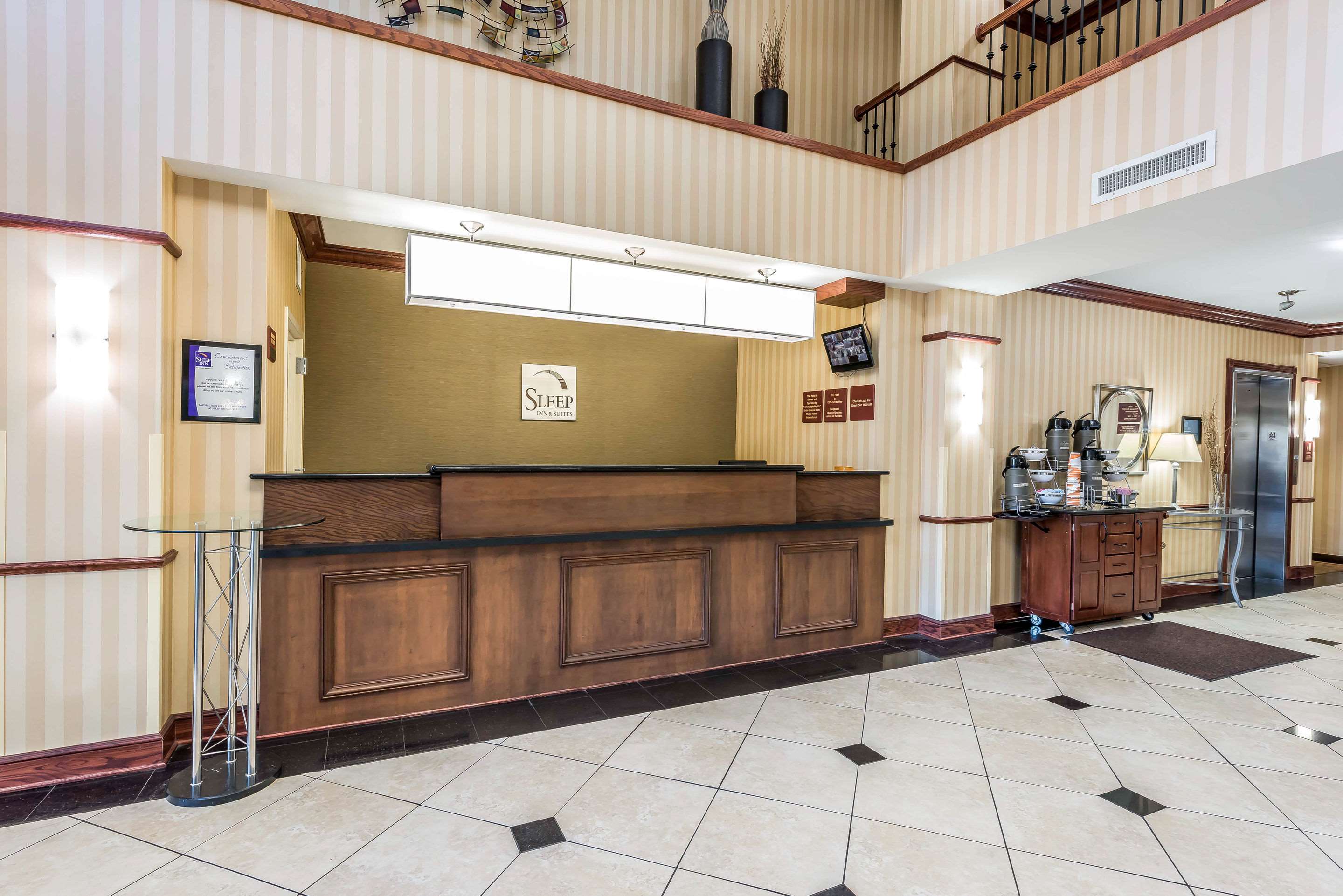 Hotel lobby | Sleep Inn & Suites University/Shands