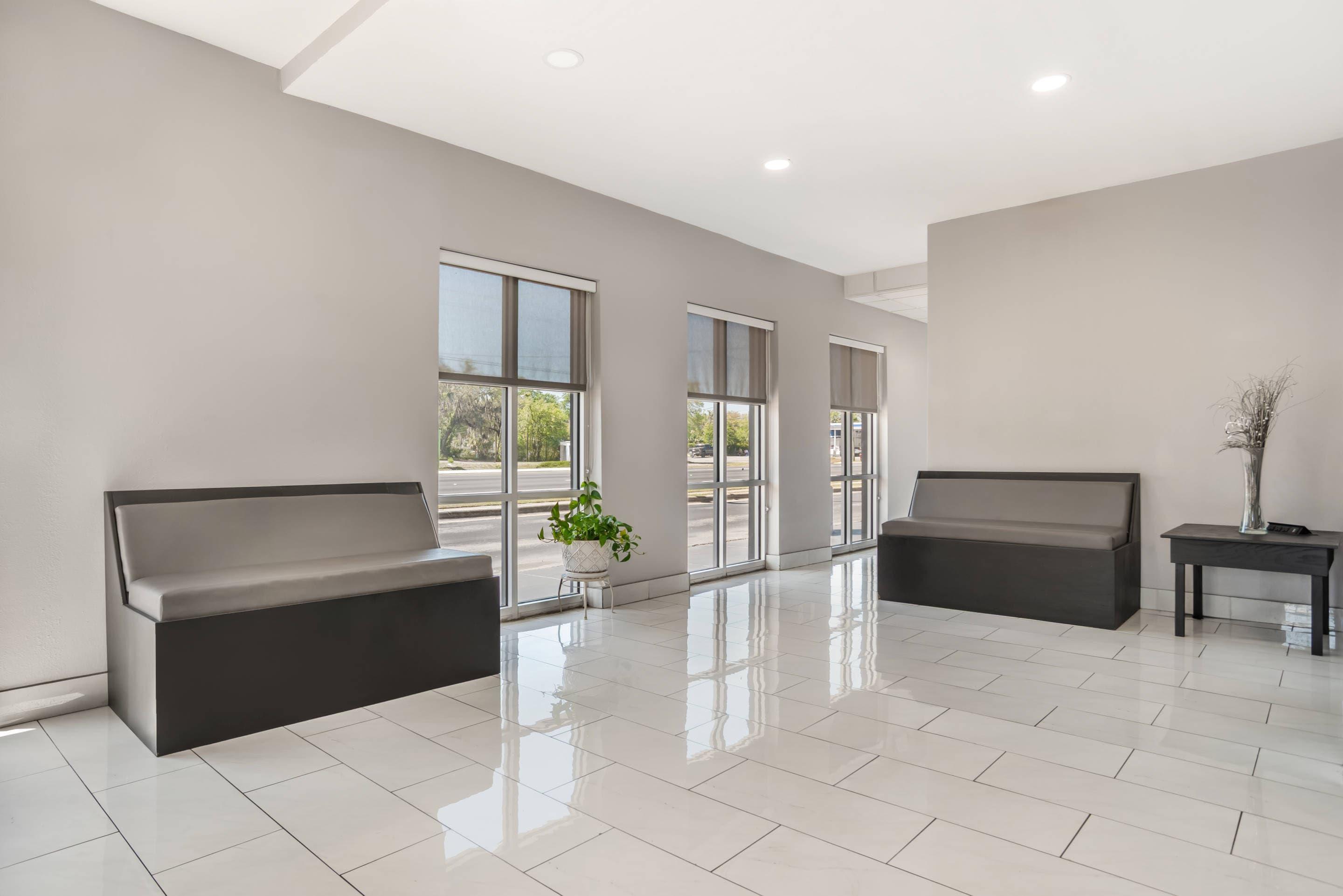 Hotel lobby | Quality Inn & Suites near Panama City Beach